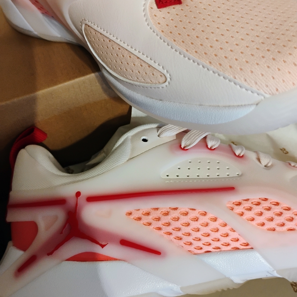 Women's Cute New Jordan Men's Heir Series Treat Yourself Shoes - Picture 6 of 9